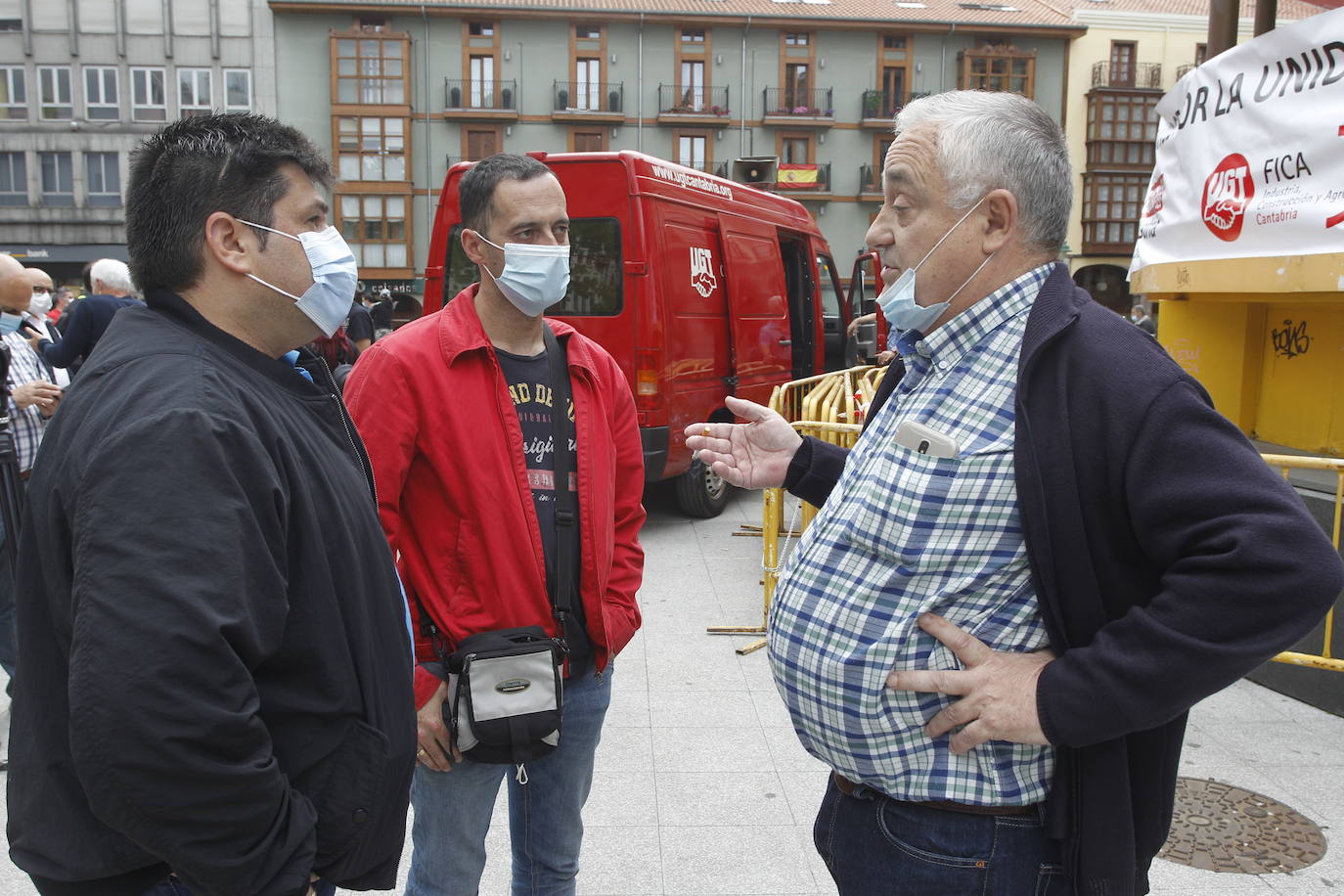 Fotos: Concentración de los trabajadores de Sniace en Torrelavega