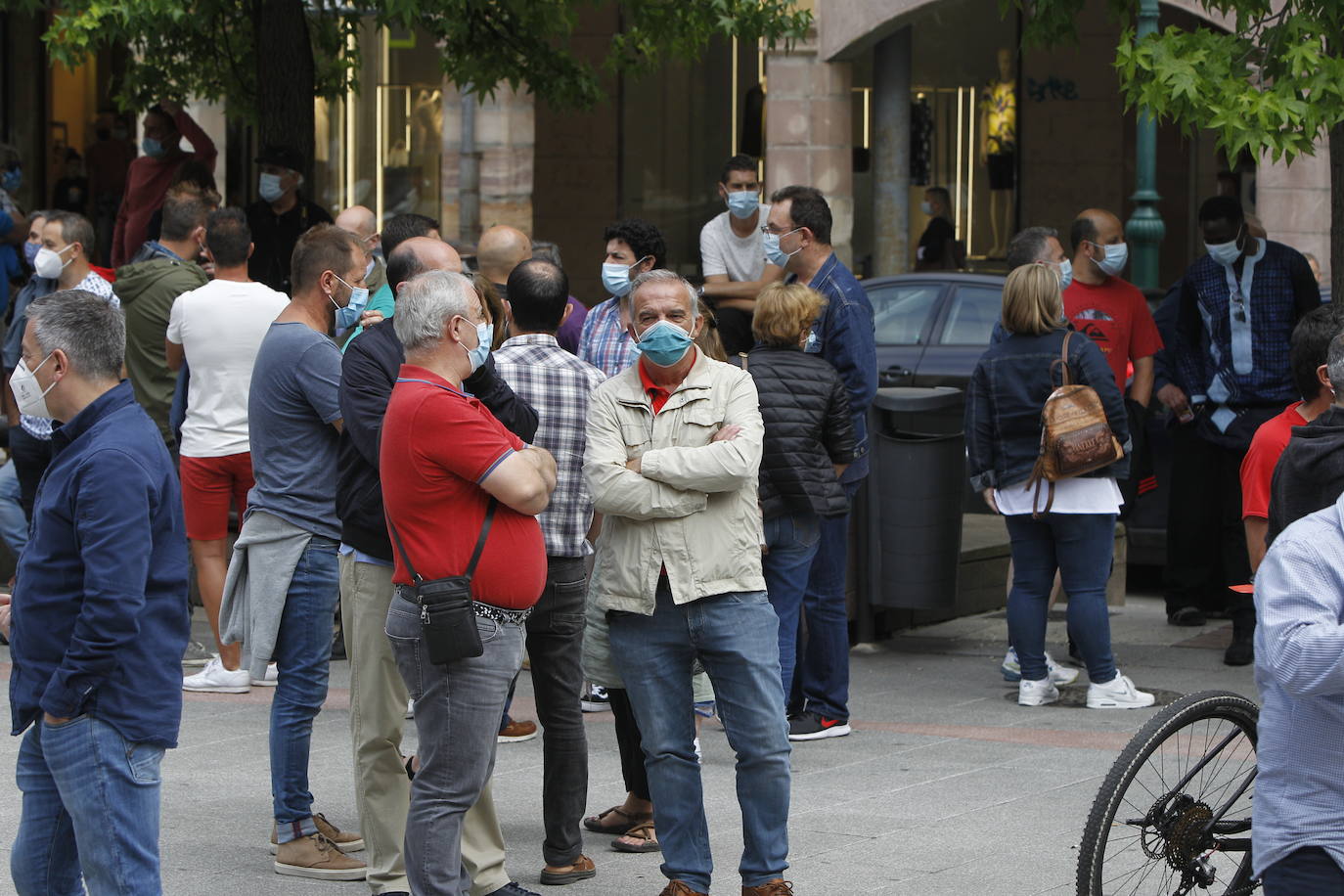 Fotos: Concentración de los trabajadores de Sniace en Torrelavega