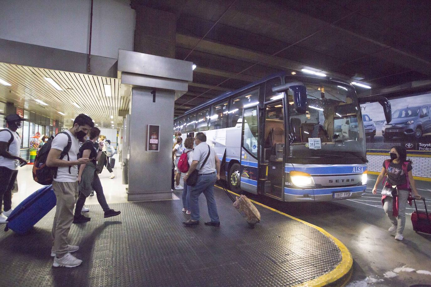 Fotos: Los autobuses de Cantabria restablecen todos los destinos, aunque con menos frecuencias