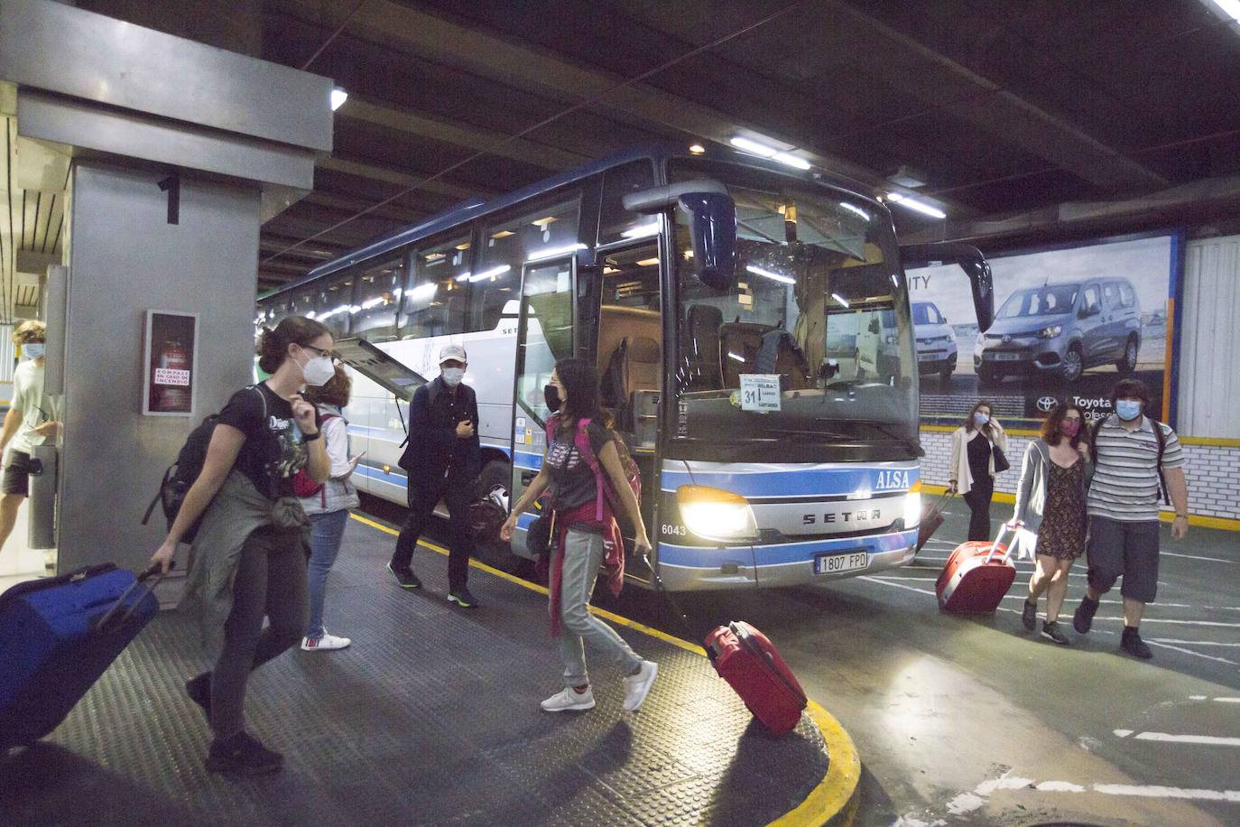 Fotos: Los autobuses de Cantabria restablecen todos los destinos, aunque con menos frecuencias