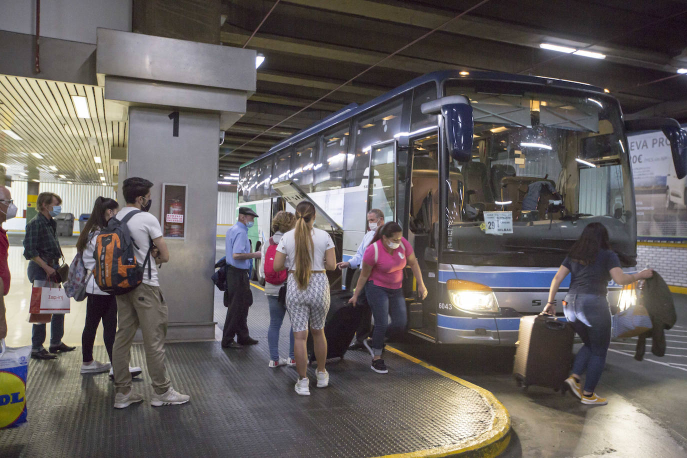 Fotos: Los autobuses de Cantabria restablecen todos los destinos, aunque con menos frecuencias