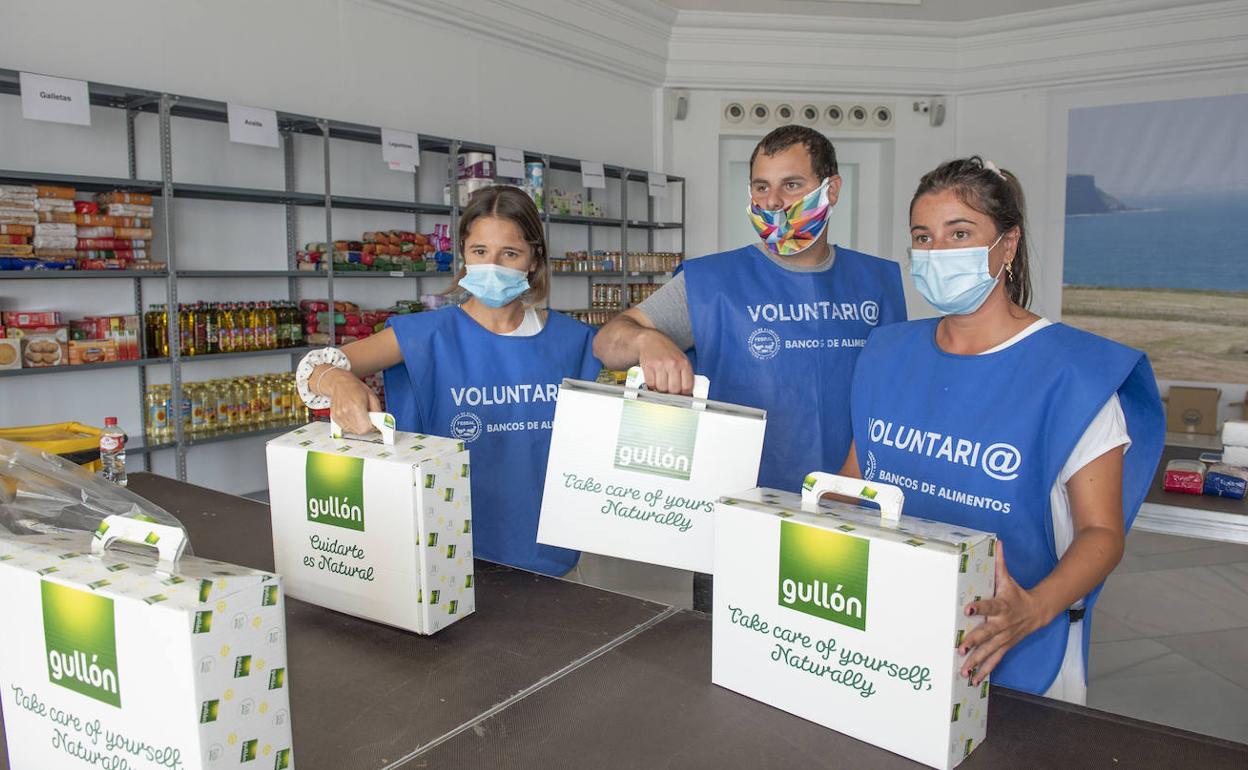 La empresa Gullón ha donado más de cinco toneladas de sus productos a la iniciativa 'Palacete del Embarcadero. Zona Cero de la Solidaridad' del Banco de Alimentos de Cantabria, que con esta aportación alcanza los 46.000 kilogramos de comida recogidos.