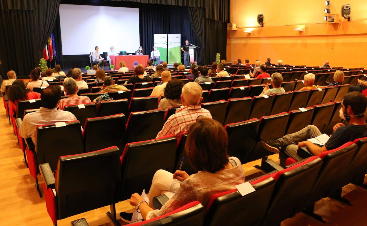 Las dos sesiones informativas se celebraron en el salón de actos del IES Montesclaros.