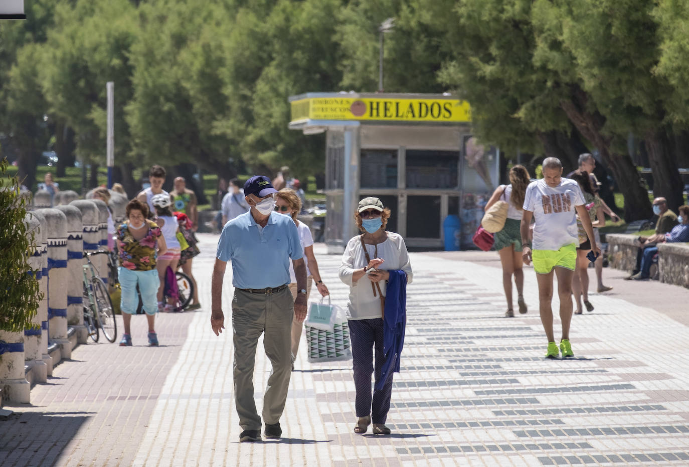 Fotos: El uso se la mascarilla se relaja