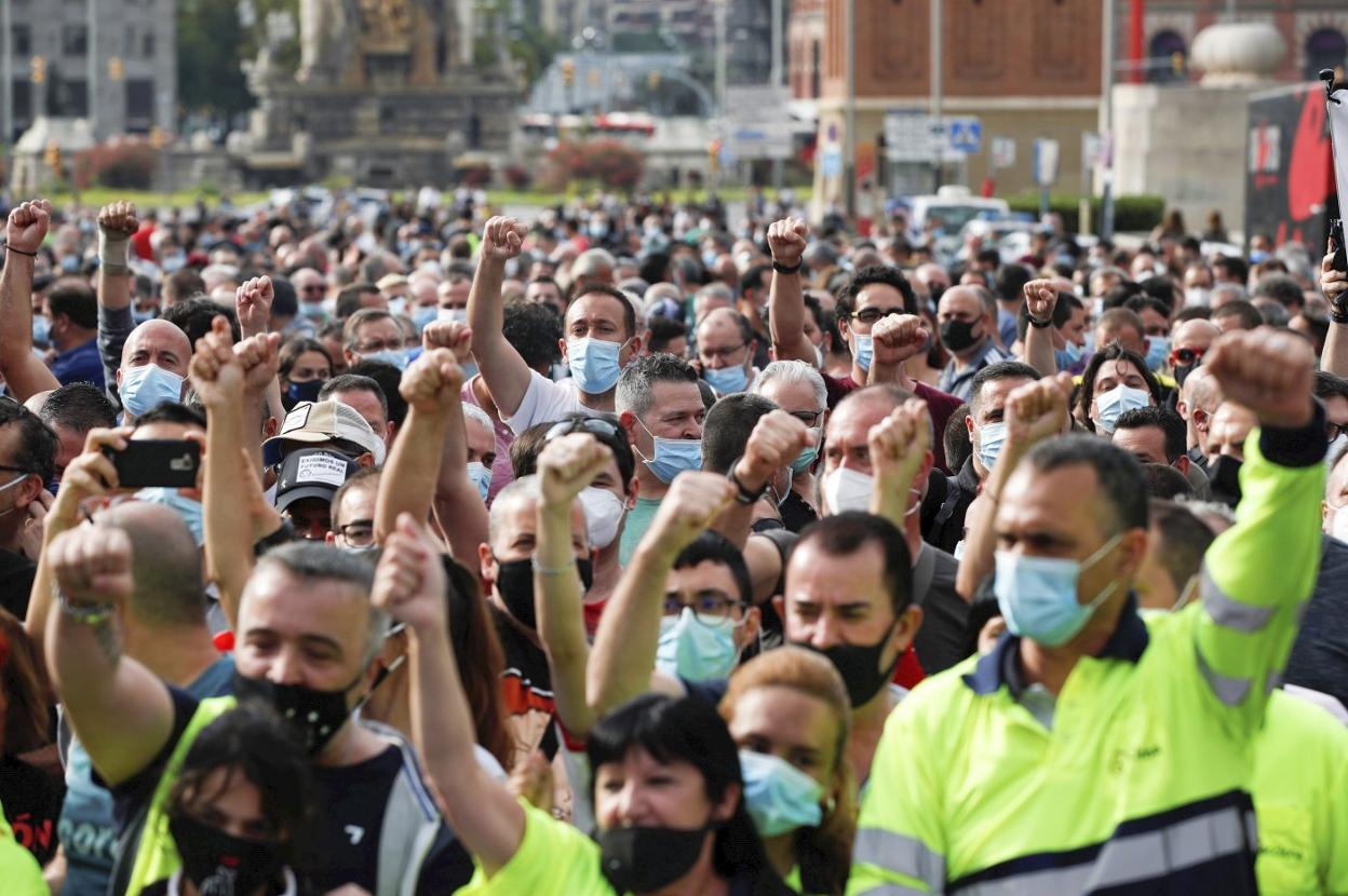 Protesta por el cierre de las plantas de Nissan en Cataluña por el centro de Barcelona, el pasado 11 de junio. 