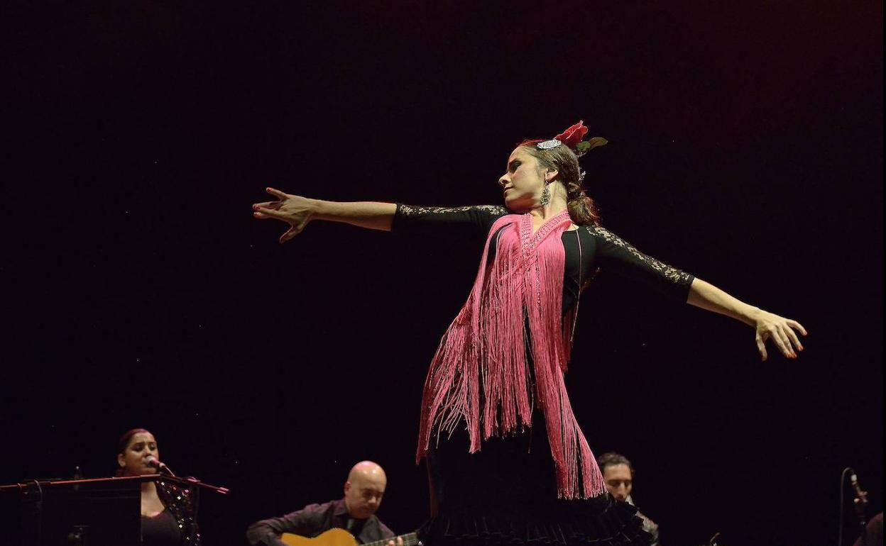 Libros, veladas poéticas, danza y teatro, con Noja como escenario