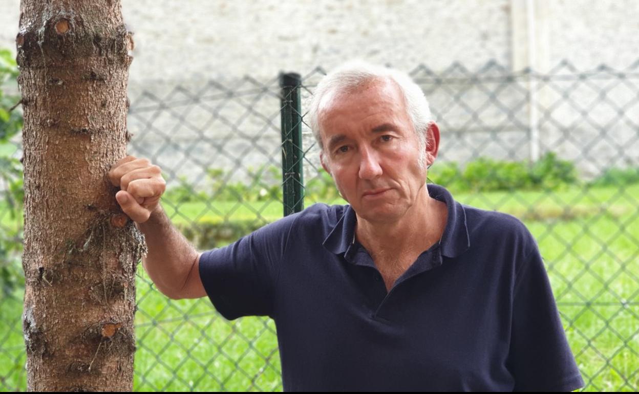 El escritor de origen palentino afincado en Cantabria, donde ha desarrollado su trayectoria literaria, ultima un nuevo libro de cuentos. 