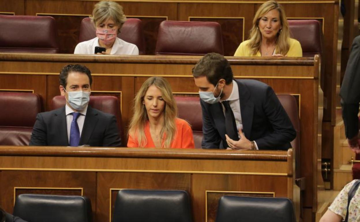 El líder del Partido Popular, Pablo Casado, junto con Cayetana Álvarez de Toledo y Teodoro García Egea 