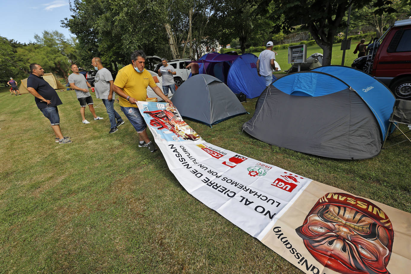 El grueso de la comitiva llegó en la tarde al camping de Comillas, mientras que otra parte de los protestantes se alojaron en zonas próximas a Los Corrales