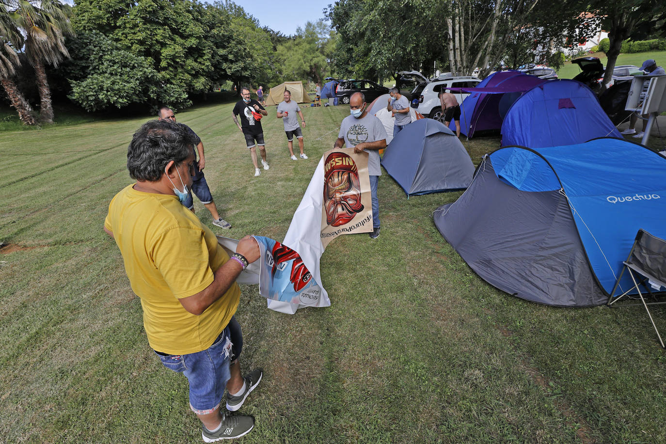 El grueso de la comitiva llegó en la tarde al camping de Comillas, mientras que otra parte de los protestantes se alojaron en zonas próximas a Los Corrales