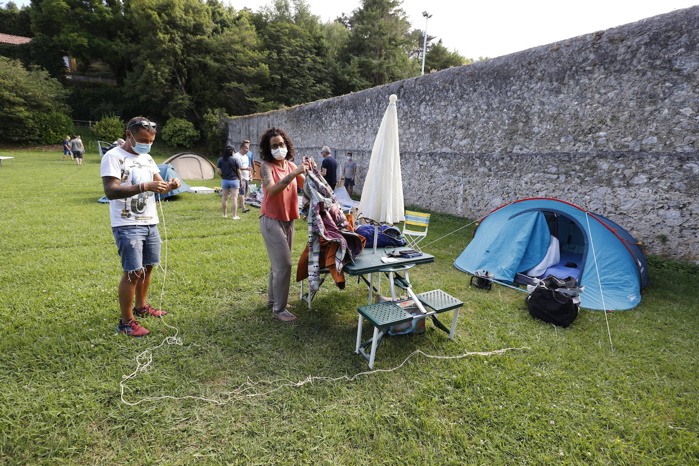 El grueso de la comitiva llegó en la tarde al camping de Comillas, mientras que otra parte de los protestantes se alojaron en zonas próximas a Los Corrales