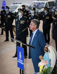 Imagen secundaria 2 - Diecinueve policías nacionales juran su cargo en Cantabria