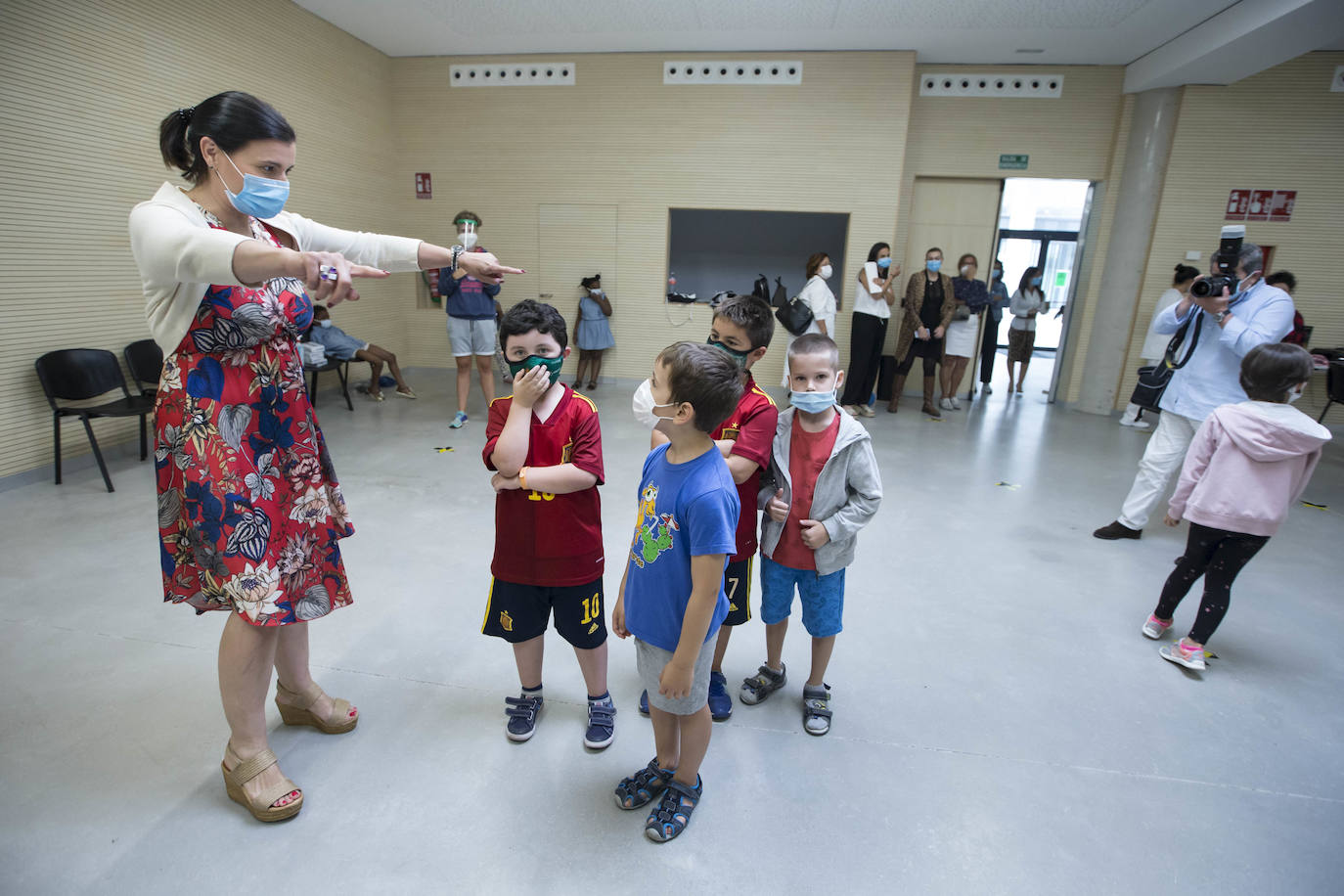 Miles de niños inician las actividades de ocio marcadas por las medidas de seguridad