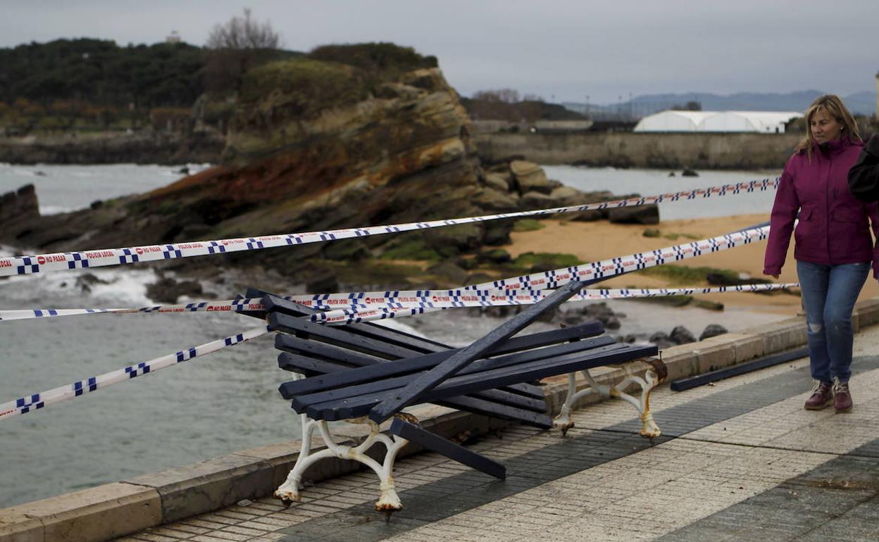 El atropello tuvo lugar en el aparcamiento de la playa de El Camello.