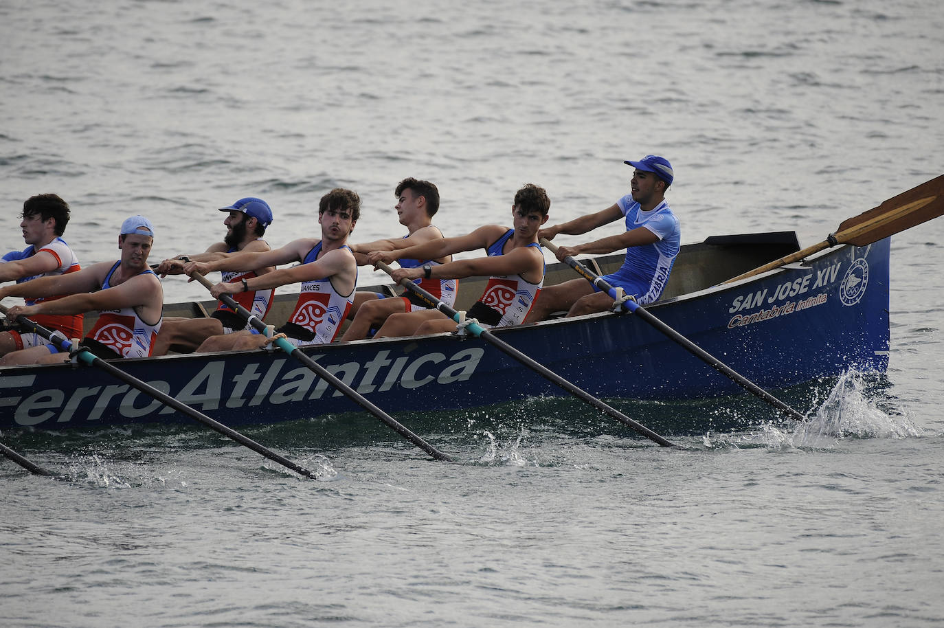 Los de Joseba Fernández demuestran su hegemonía y se imponen con solvencia a Camargo y Castro en la primera regata de la temporada cántabra