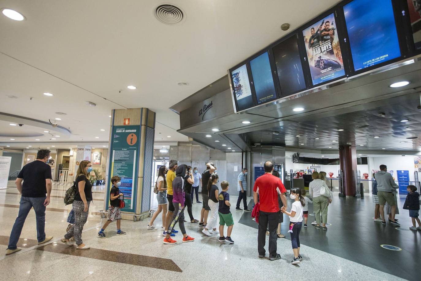 La primera proyección en Cinesa tras cuatro meses, marcada por las medidas de seguridad, atrajo a numeroso público