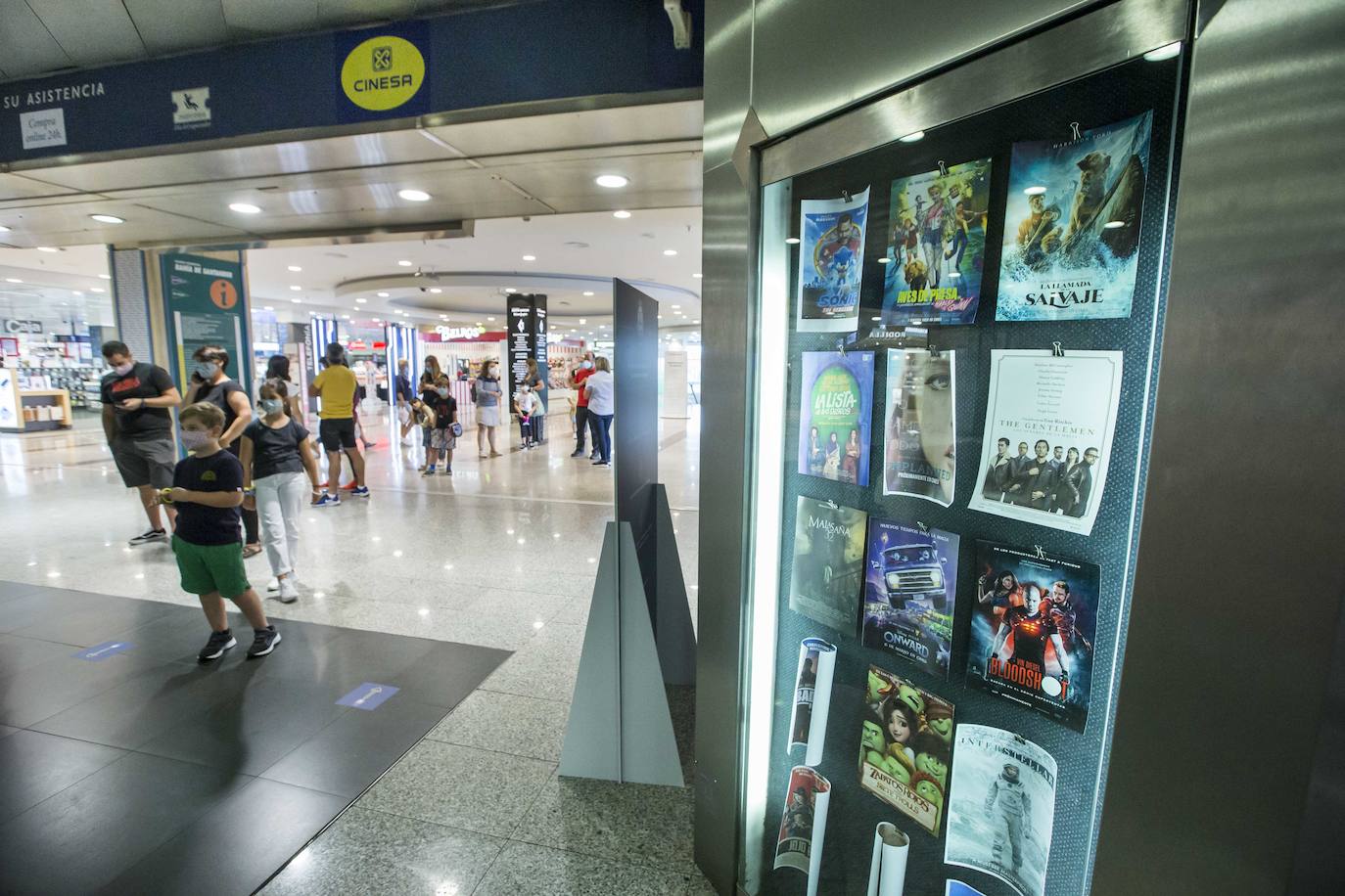 La primera proyección en Cinesa tras cuatro meses, marcada por las medidas de seguridad, atrajo a numeroso público