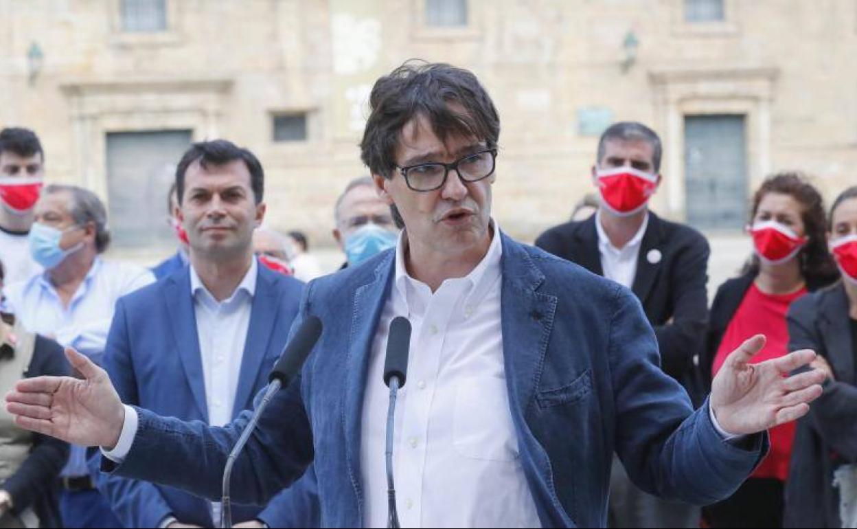 Salvador Illa durante un acto electoral el pasado jueves en Santiago de Compostela.