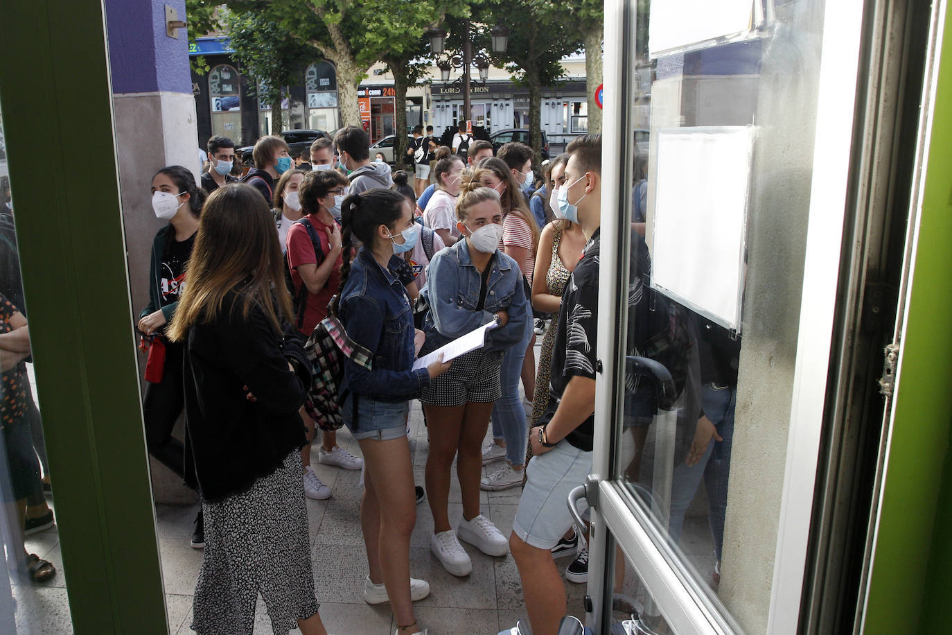 Fotos: Tres mil estudiantes se presentan a la EBAU en Cantabria