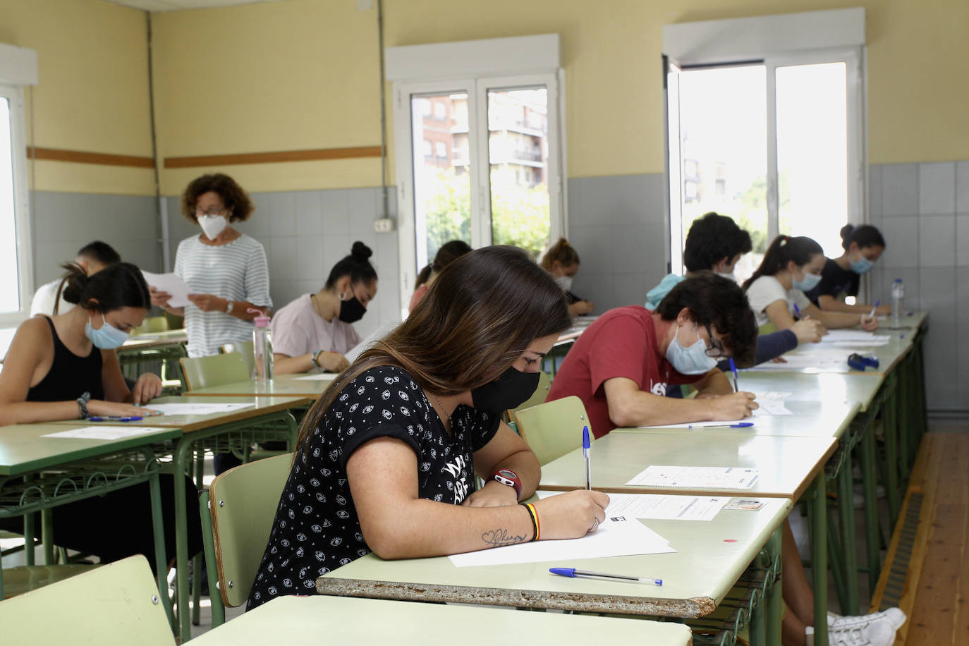 Fotos: Tres mil estudiantes se presentan a la EBAU en Cantabria