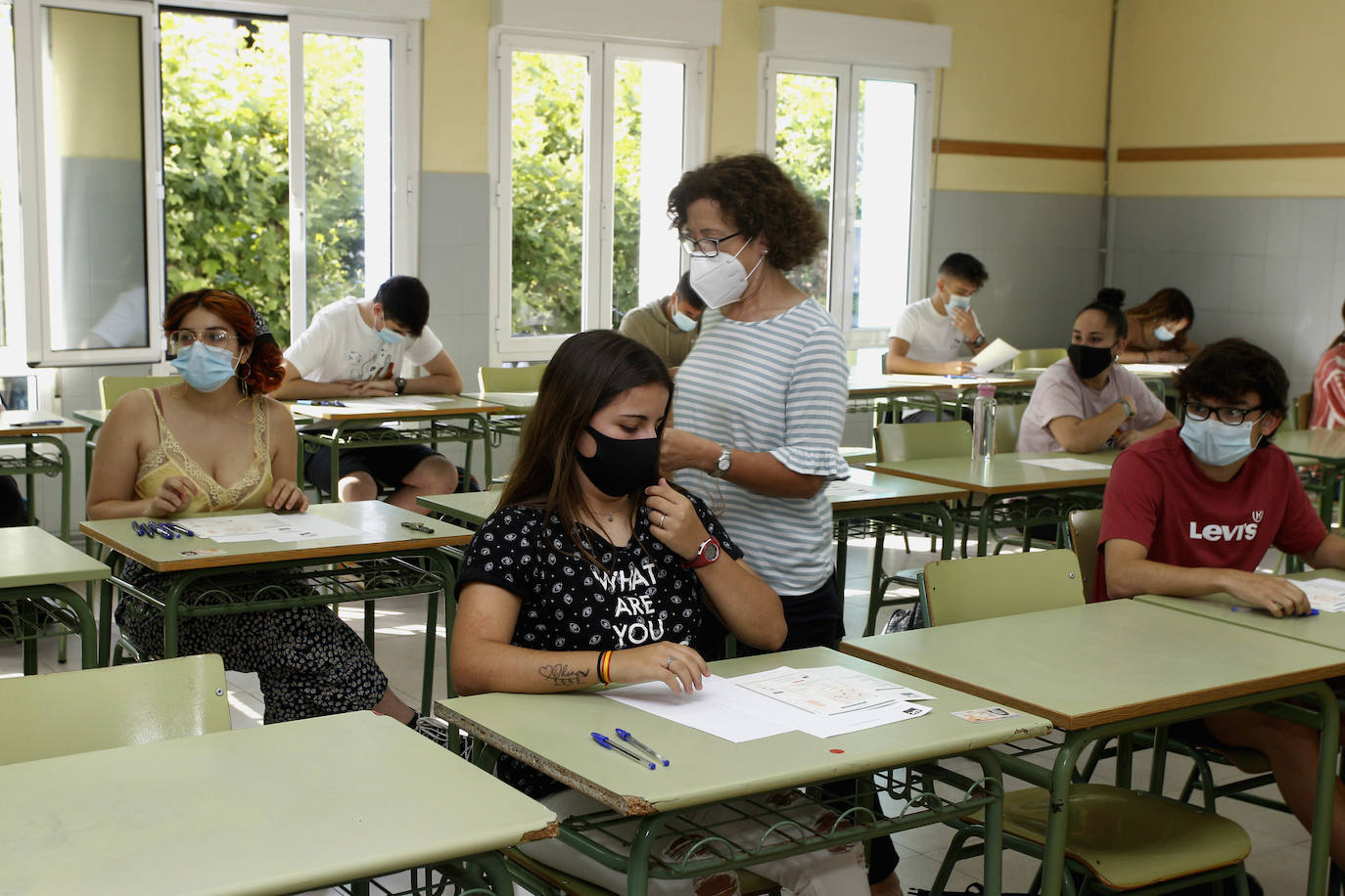 Fotos: Tres mil estudiantes se presentan a la EBAU en Cantabria