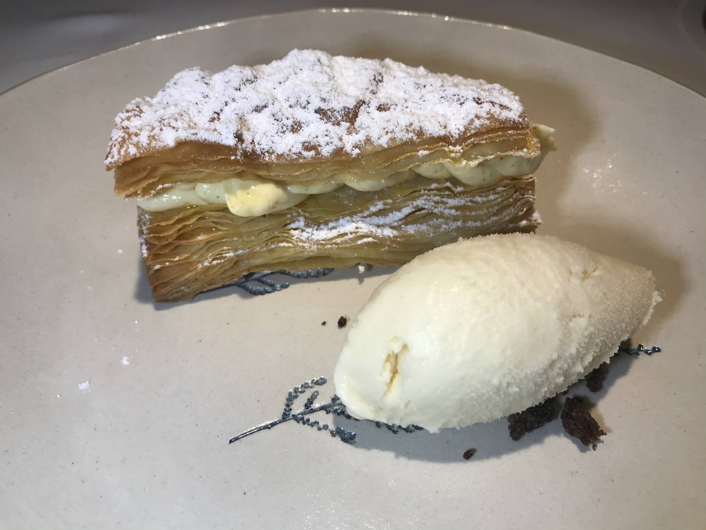 La oferta de La Bicicleta se simplifica en dos menús, ligeramente más largos que el año anterior. El denominado La Grande Boucle tiene un precio de 120 euros sin bebida (el año pasado, 95 euros, con dos versiones intermedia y corta de 85 euros). Este año la versión corta tiene un precio de 95 euros. El precio de los maridajes es de 45 y 60 euros, respectivamente.