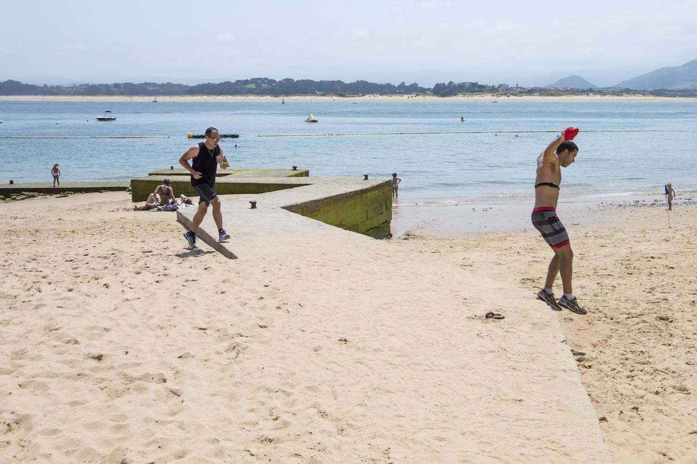 Fotos: Las playas de Santander: sin arena, peligrosas y en riesgo de desaparición