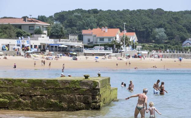 Imagen. Entre La Magdalena y Peligros se encuentra un muelle que dificulta el paso entre las playas.