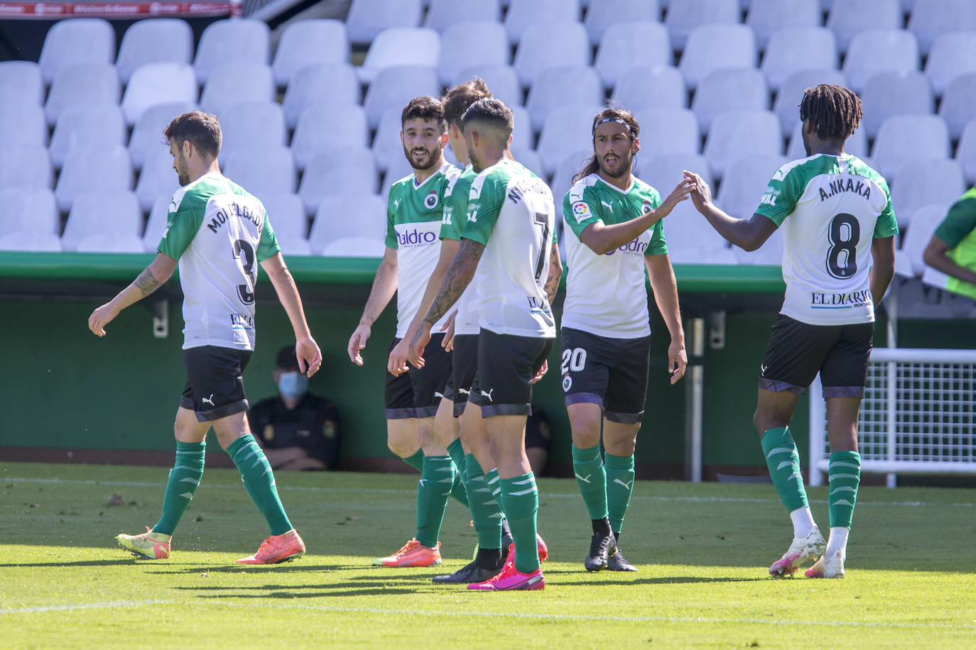 El descendido Racing, muy serio, logra la primera victoria tras el confinamiento ante un poderoso Huesca que lucha por el ascenso