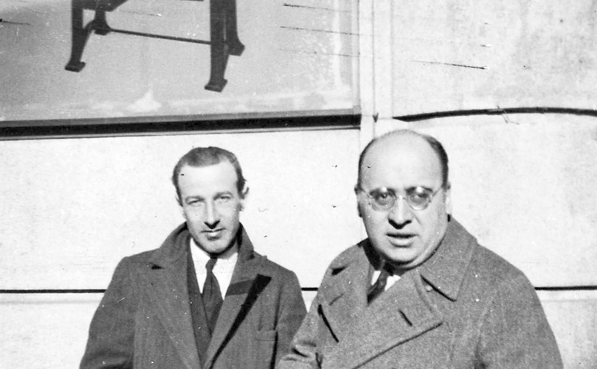 Gerardo Diego y José María de Cossío, 1933. Fotografía enviada al poeta santanderino desde París el 14 de marzo de 1933. [Archivo de Gerardo Diego, Madrid].