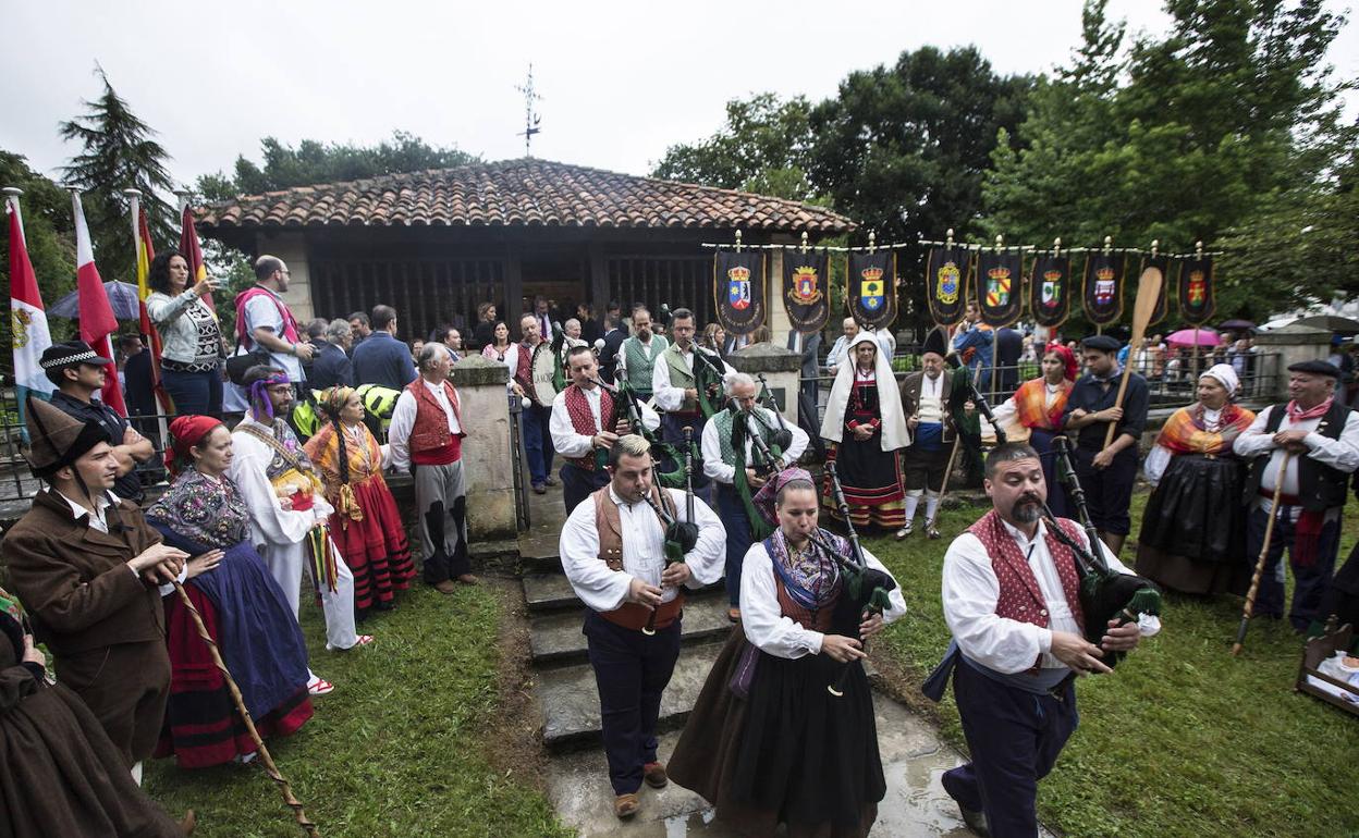 Los actos por el Día de las Instituciones se pasan del parque de la Robleda a la Casa de Cultura