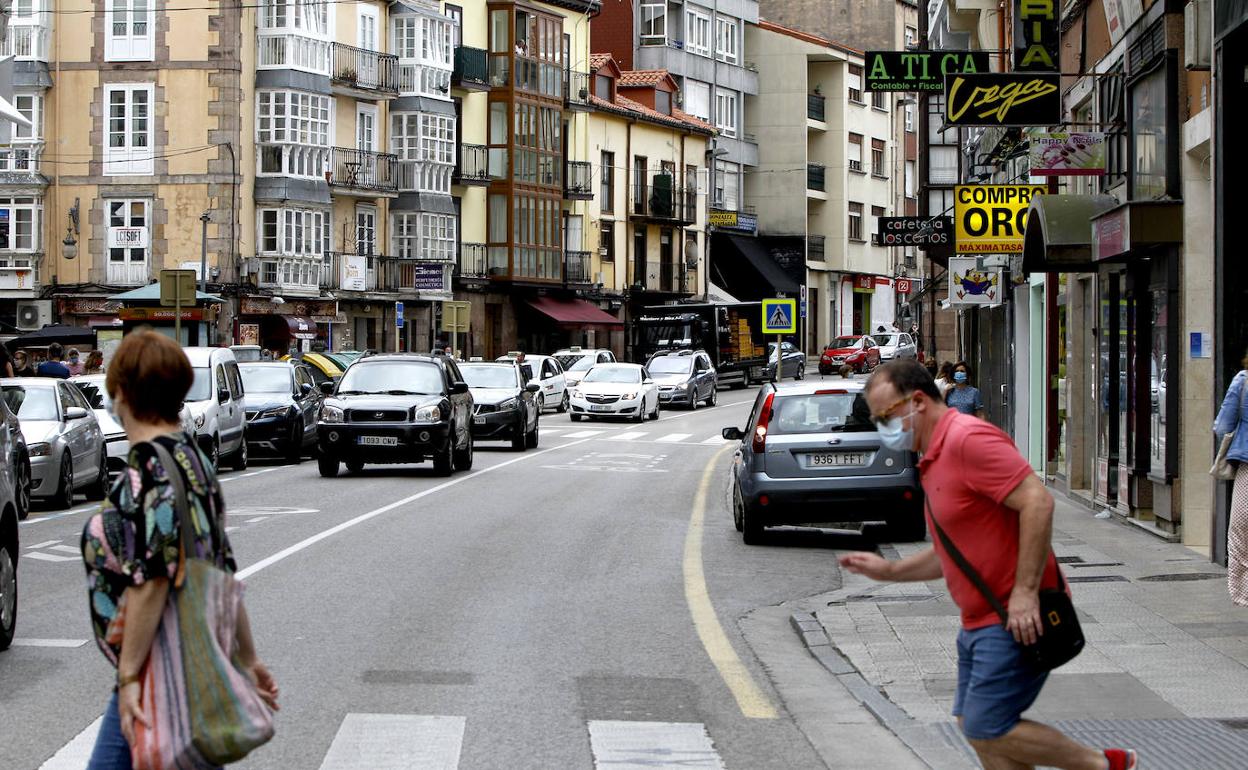 Vista general de la calle Julián Ceballos, que hoy se convertirá en peatonal