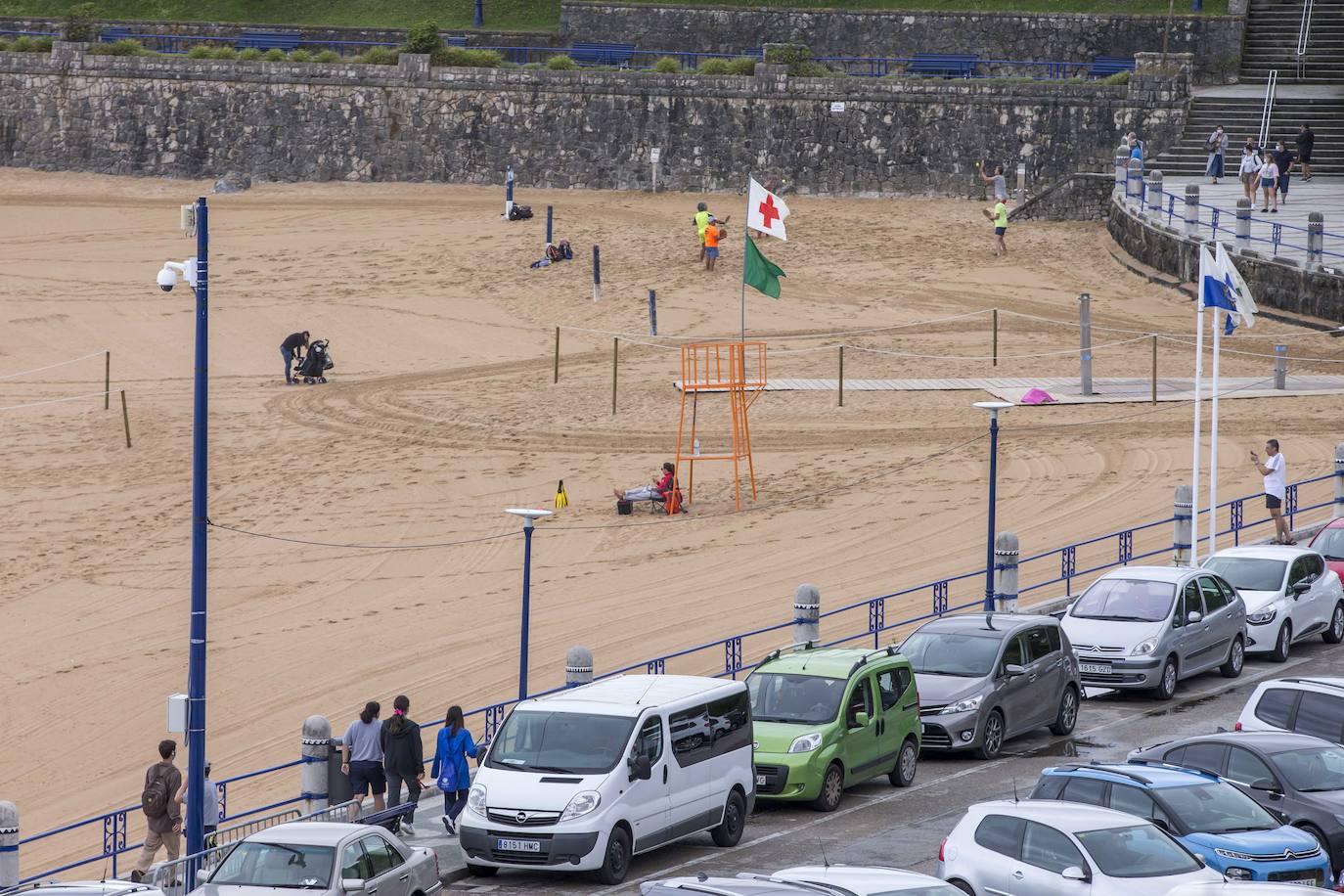 Cincuenta cámaras emiten imágenes las 24 horas del día desde 17 municipios en www.playascantabria.es, lo que supone «un plus de seguridad para vecinos y turistas» 