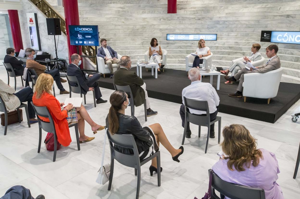 De izquierda a derecha, Emilio Placer, Concepción López, Beatriz Grijuela, María Jesús Cedrún y Enrique Conde