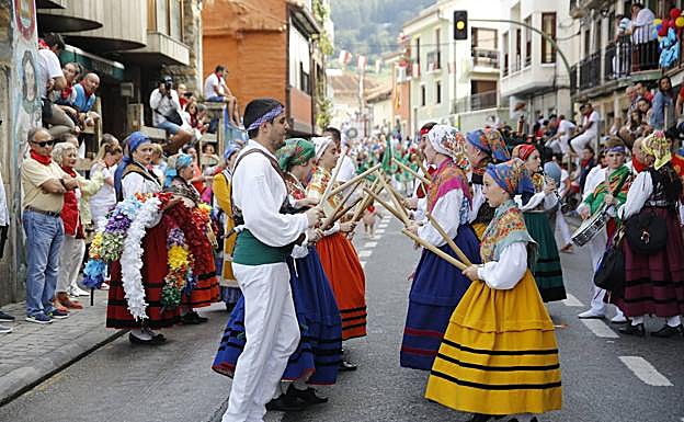 Ampuero crea una comisión con las peñas, hosteleros y el comercio para el diseño de las futuras fiestas