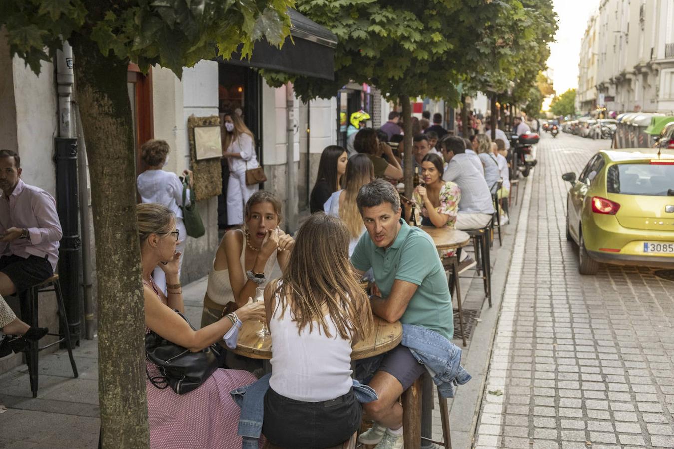 Encontrar una mesa libre en las zonas más concurridas es tarea imposible.