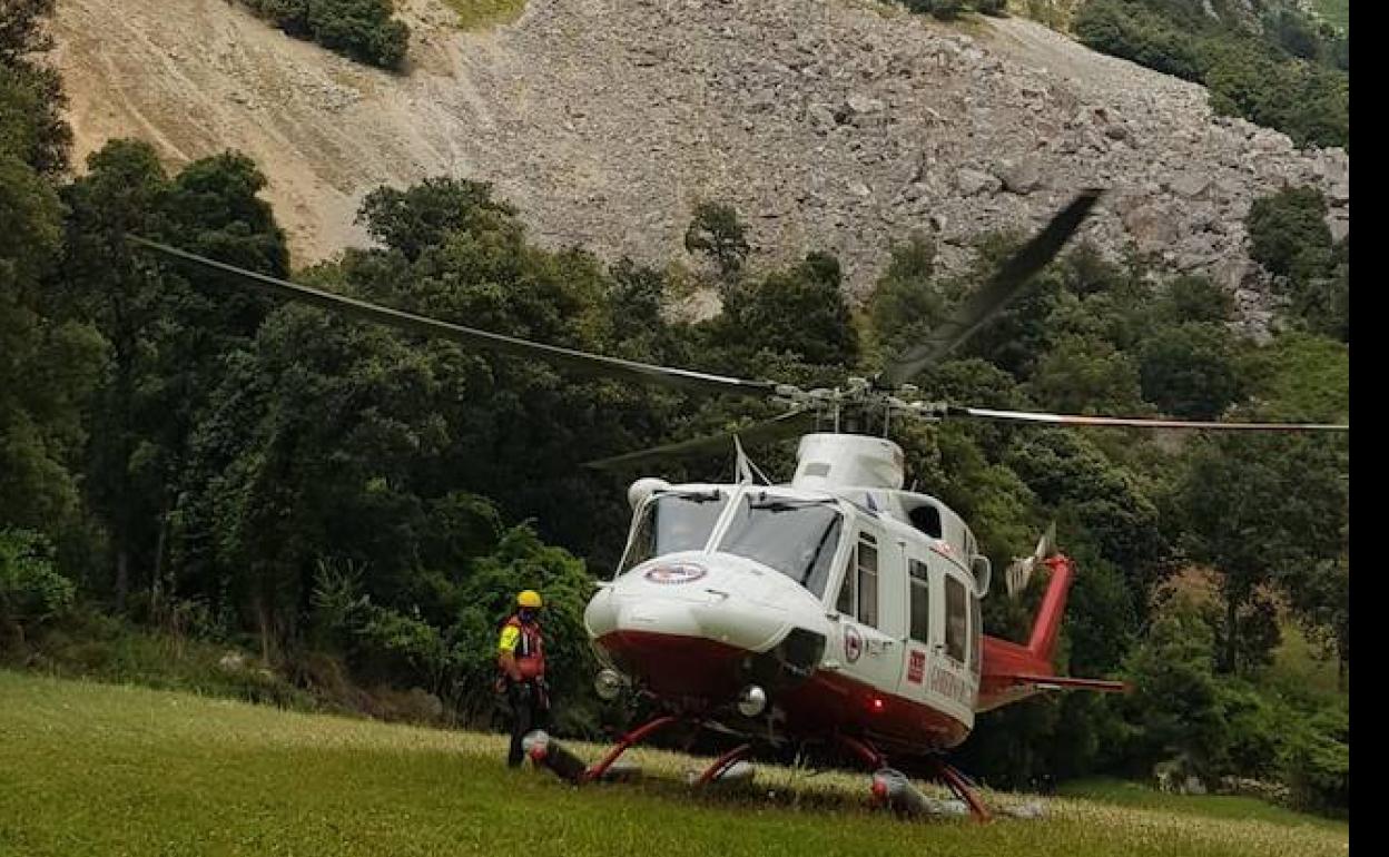 Rescatada una mujer de 51 años que quedó enriscada en vía ferrata de La Hermida