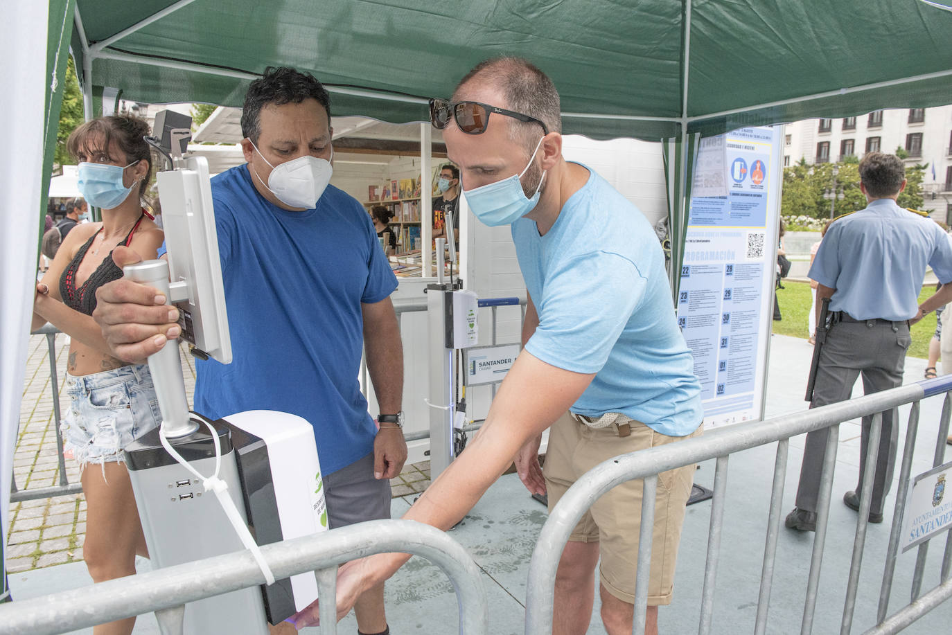 La XXXIX Feria del Libro de Santander y Cantabria ha abierto hoy sus puertas y se desarrollará hasta el próximo 2 de agosto, con la participación de 12 librerías cántabras así como del Gremio de Editores de Cantabria y el colectivo de editores independientes y la celebración de encuentros y actividades paralelas.