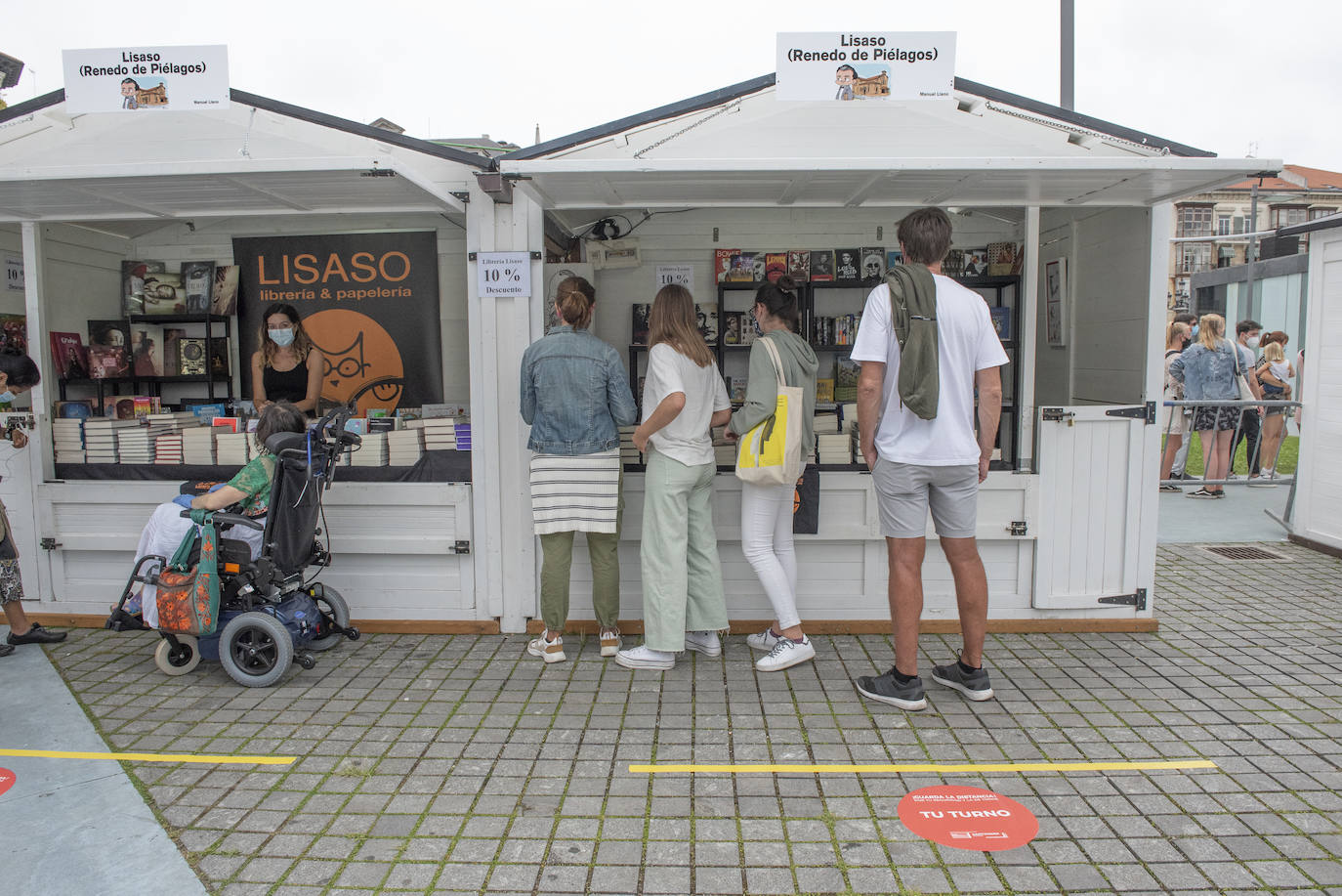 La XXXIX Feria del Libro de Santander y Cantabria ha abierto hoy sus puertas y se desarrollará hasta el próximo 2 de agosto, con la participación de 12 librerías cántabras así como del Gremio de Editores de Cantabria y el colectivo de editores independientes y la celebración de encuentros y actividades paralelas.