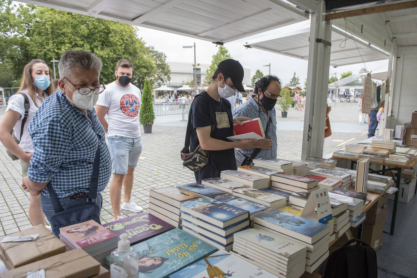 La XXXIX Feria del Libro de Santander y Cantabria ha abierto hoy sus puertas y se desarrollará hasta el próximo 2 de agosto, con la participación de 12 librerías cántabras así como del Gremio de Editores de Cantabria y el colectivo de editores independientes y la celebración de encuentros y actividades paralelas.