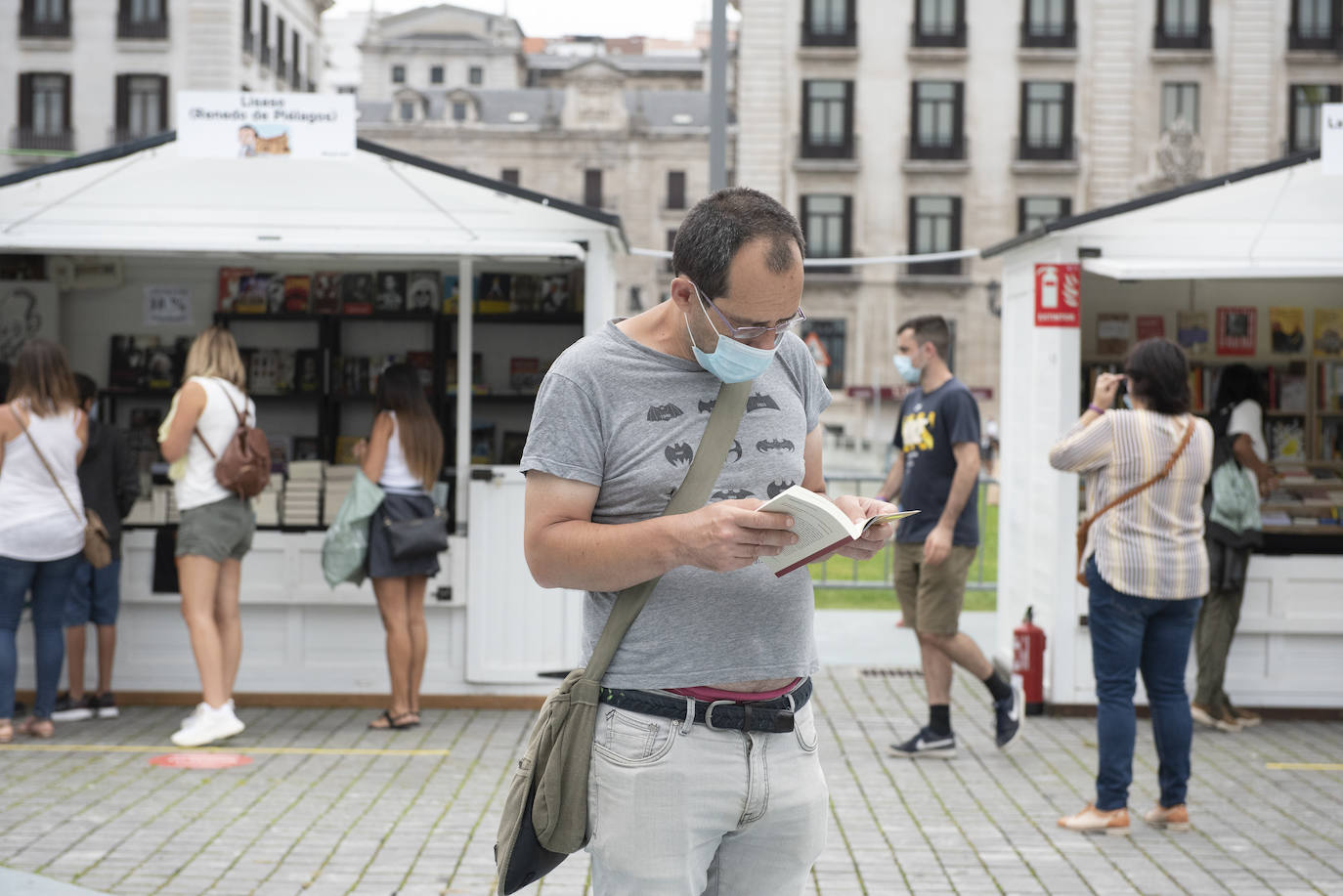 La XXXIX Feria del Libro de Santander y Cantabria ha abierto hoy sus puertas y se desarrollará hasta el próximo 2 de agosto, con la participación de 12 librerías cántabras así como del Gremio de Editores de Cantabria y el colectivo de editores independientes y la celebración de encuentros y actividades paralelas.