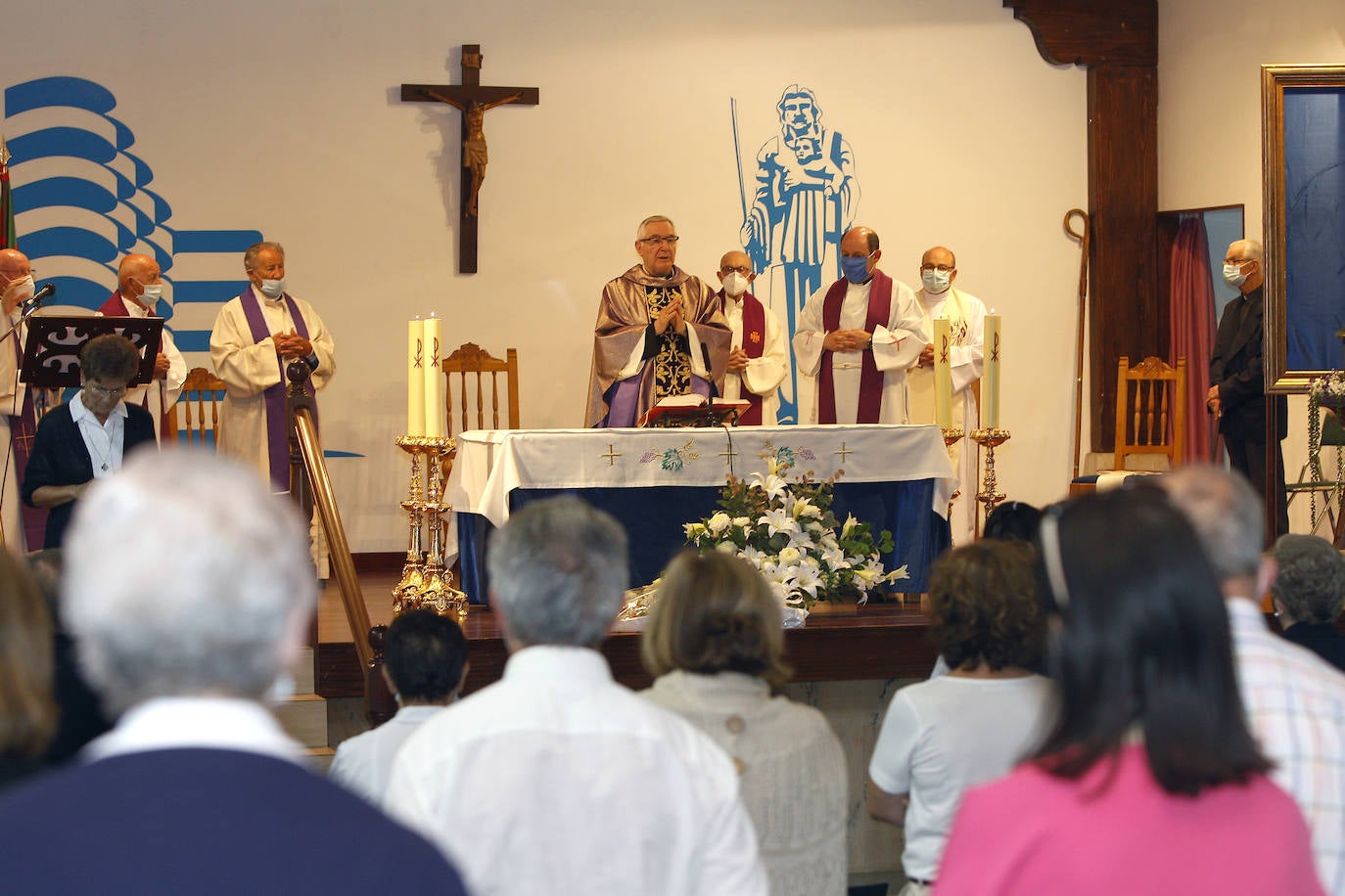 Fotos: Así ha sido el homenaje a las víctimas del covid en la Fundación Asilo de Torrelavega