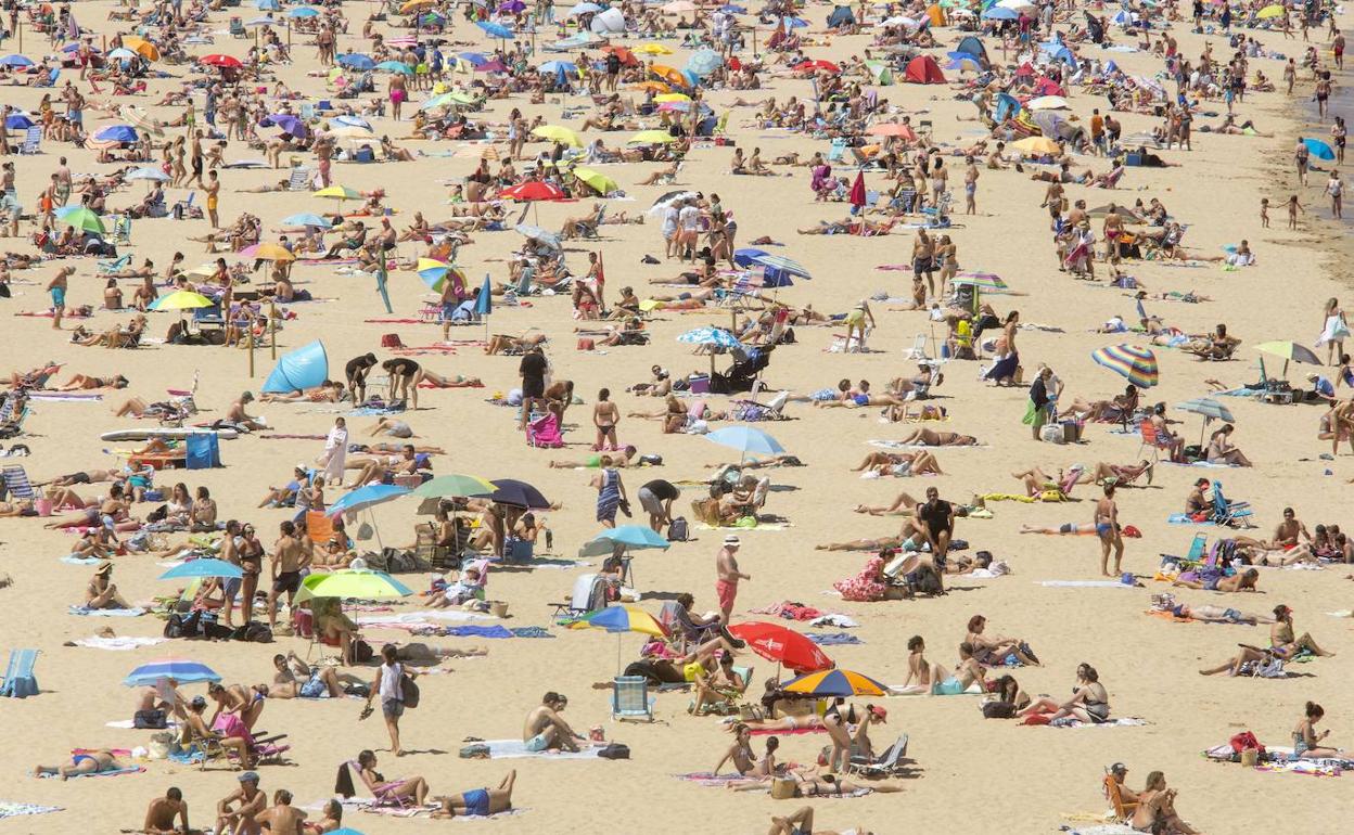 Playa y terraza para honrar a Santiago