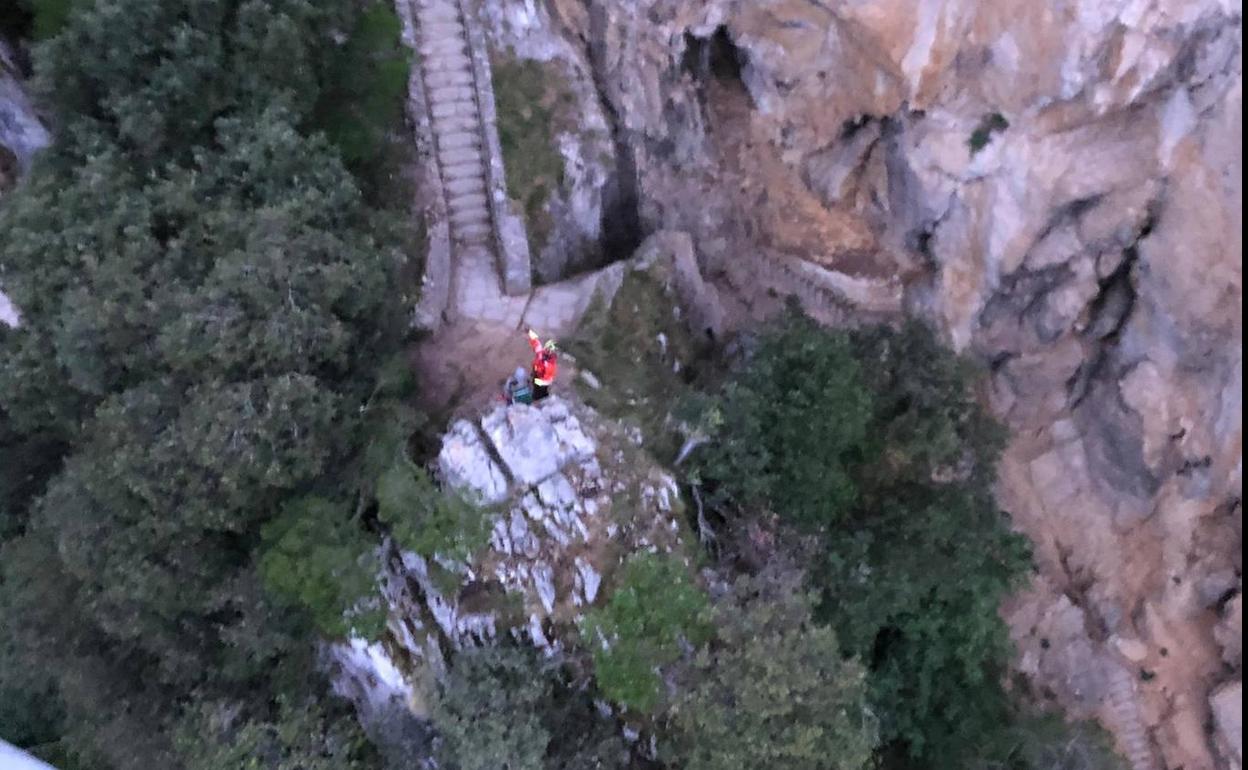 Rescatado un joven con síntomas de agotamiento en el Faro del Caballo