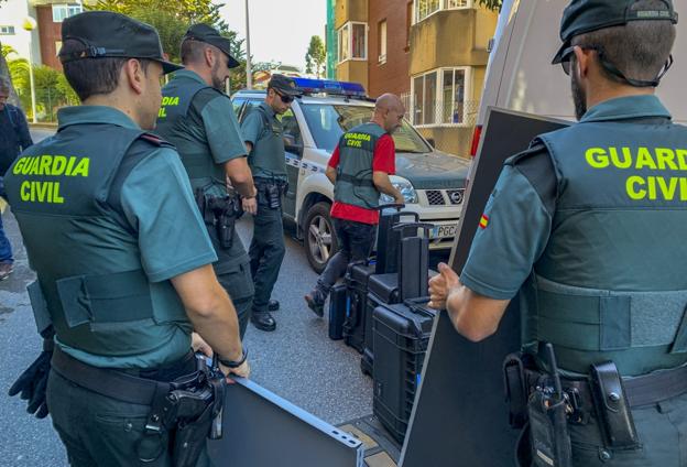 La Guardia Civil cree que la acusada del crimen de Castro guardó la cabeza para cobrar la herencia