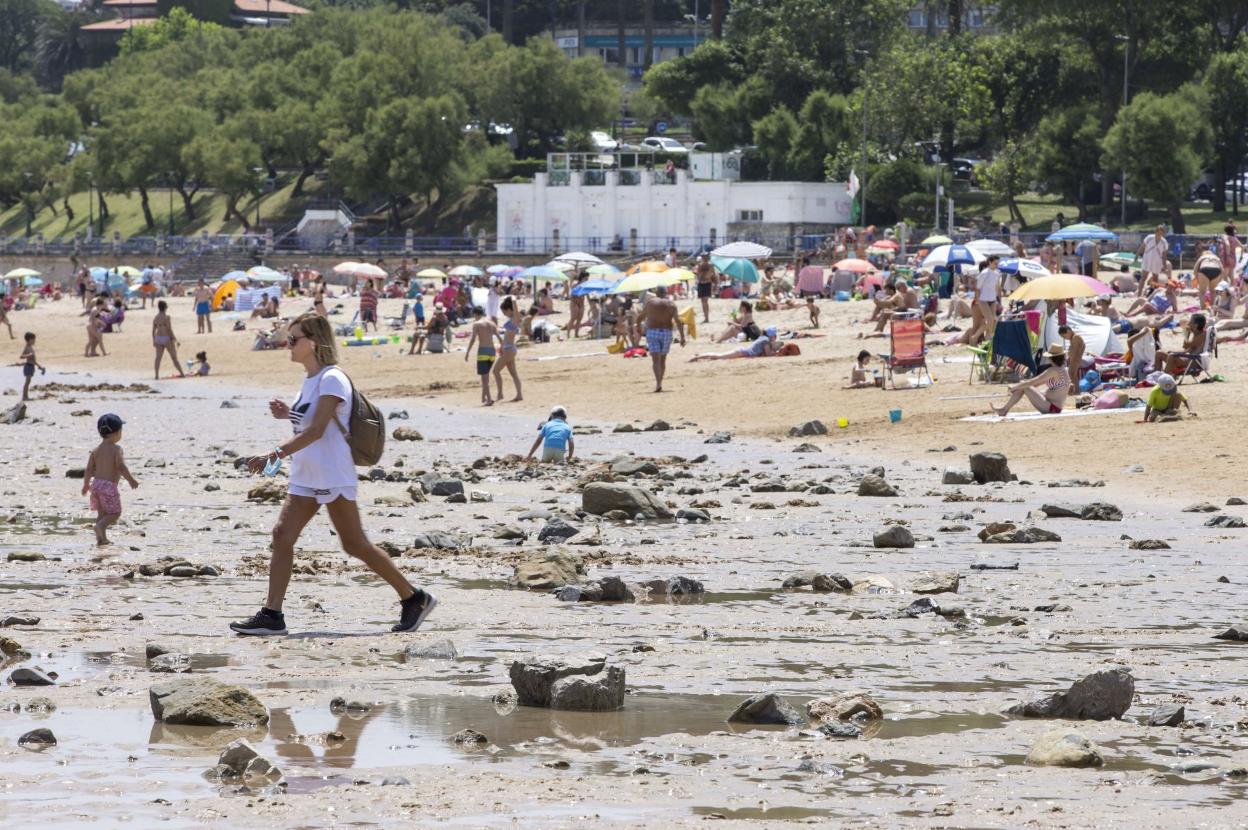 Falta arena en la segunda playa de El Sardinero.