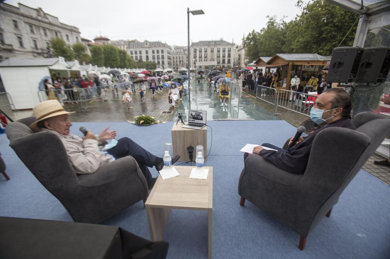 Peridis, durante la presentación de su libro.