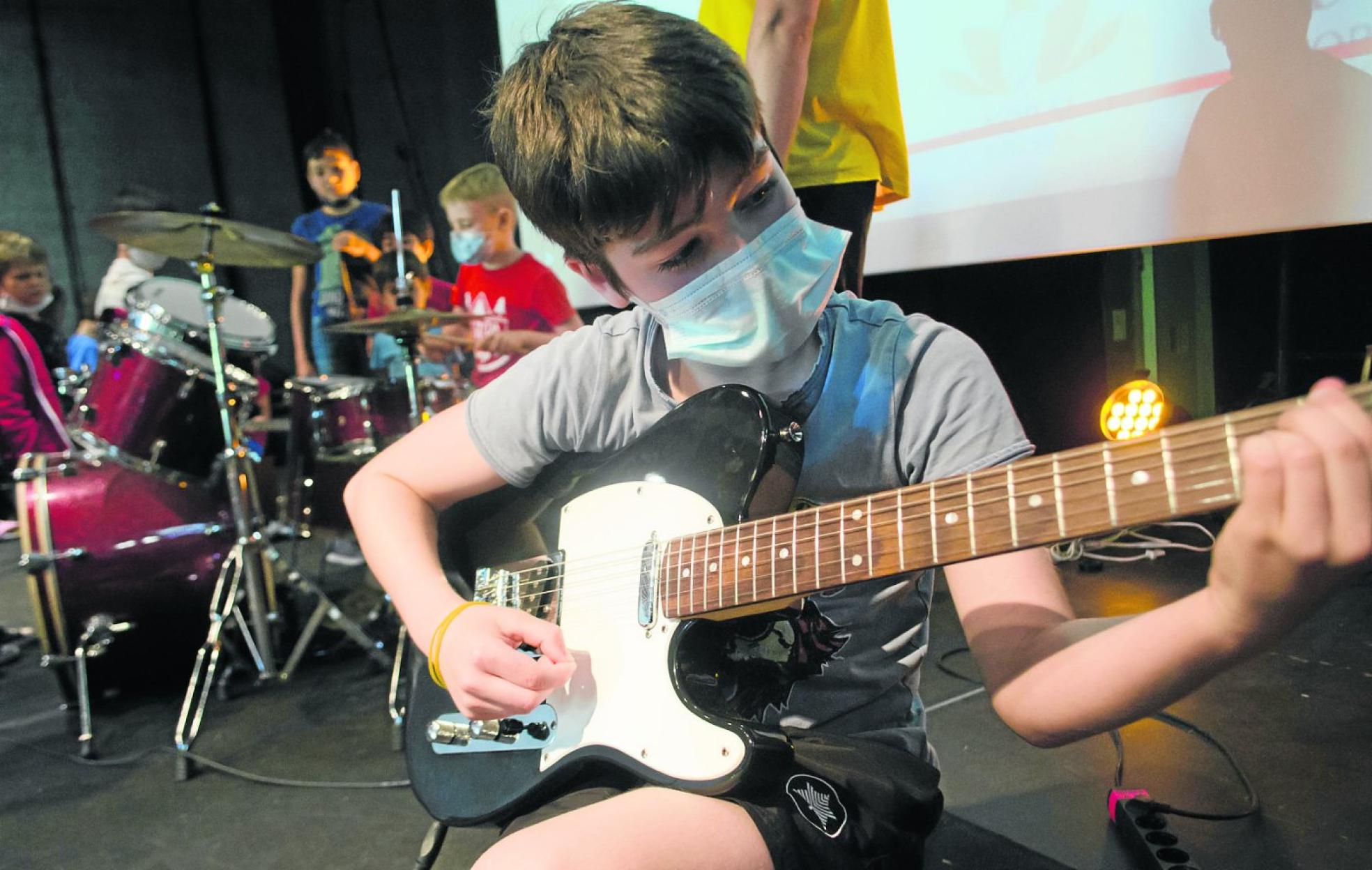 Los alumnos, en plena acción.