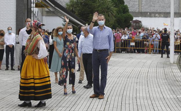 Galería. Más imágenes de la visita real al Mercado Nacional de Ganados de Torrelavega.