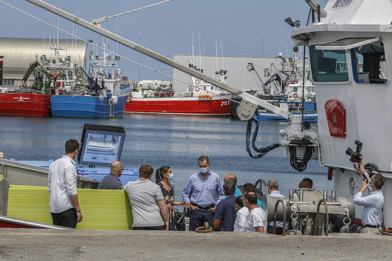 Fotos: Felipe y Letizia, entre rederas y anchoas en Santoña